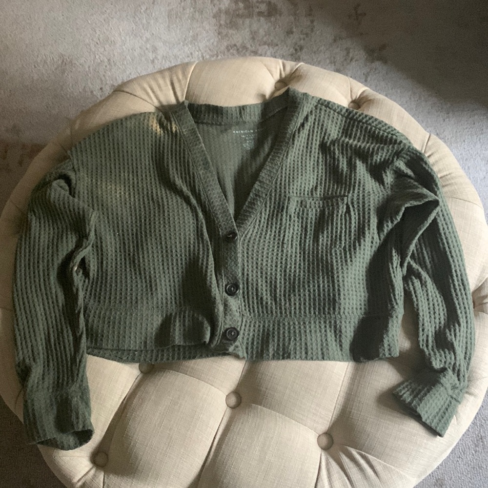 Good condition American Eagle 3 button down lightweight sweater